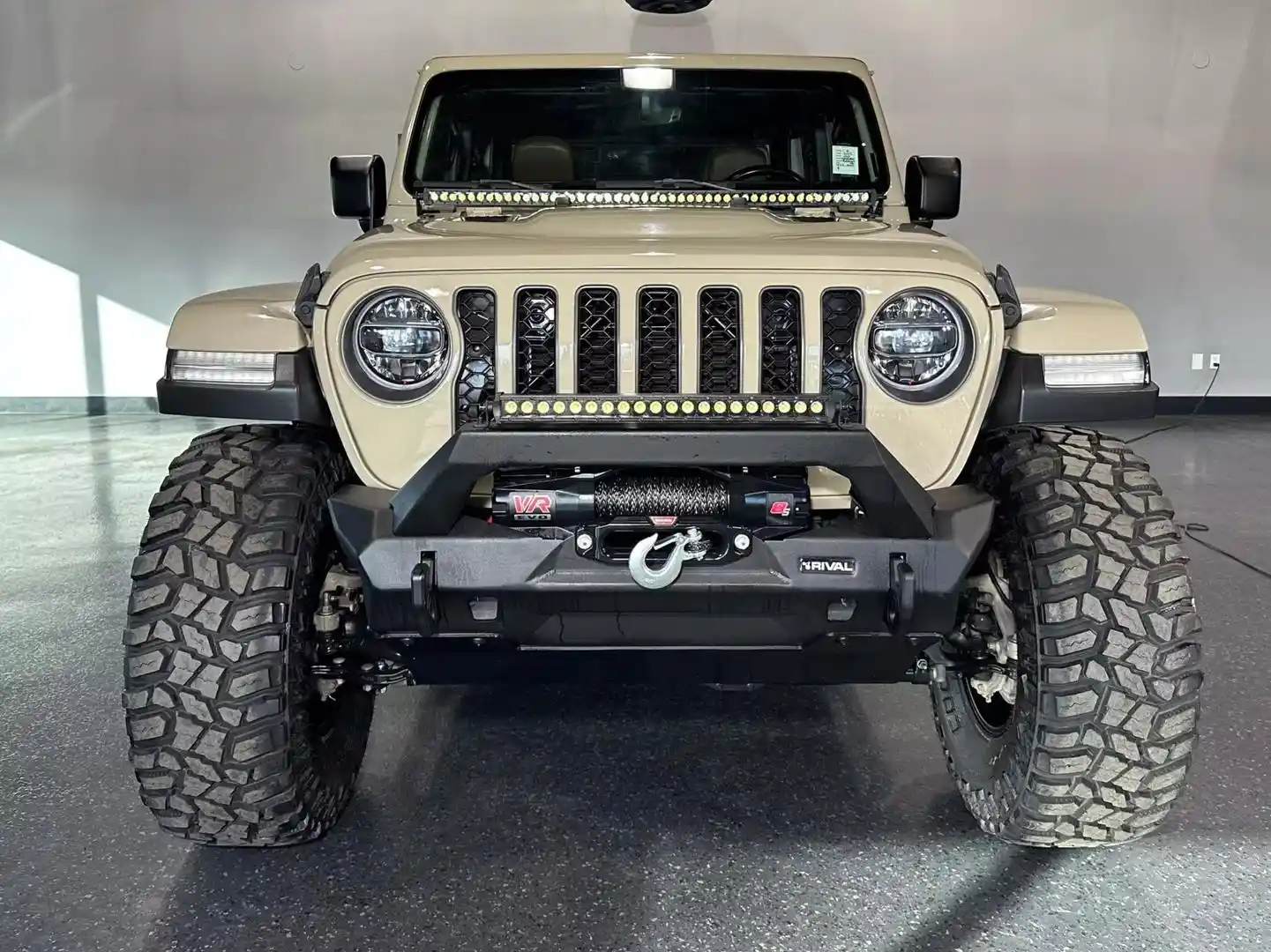 modified-2021-jeep-glaidator-rubicon-for-sale-02