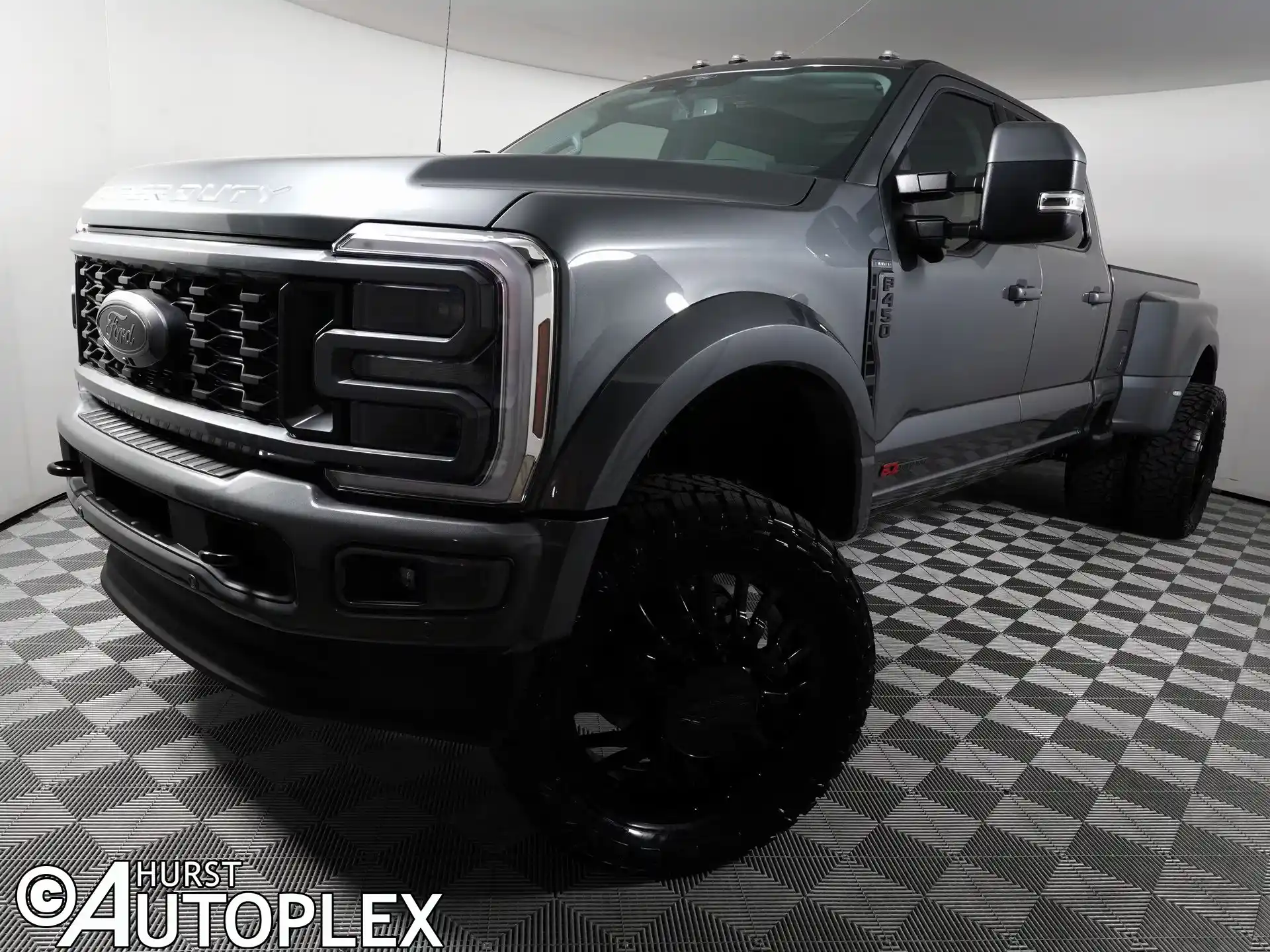 modified-2024-Ford-F-450-for-sale-01