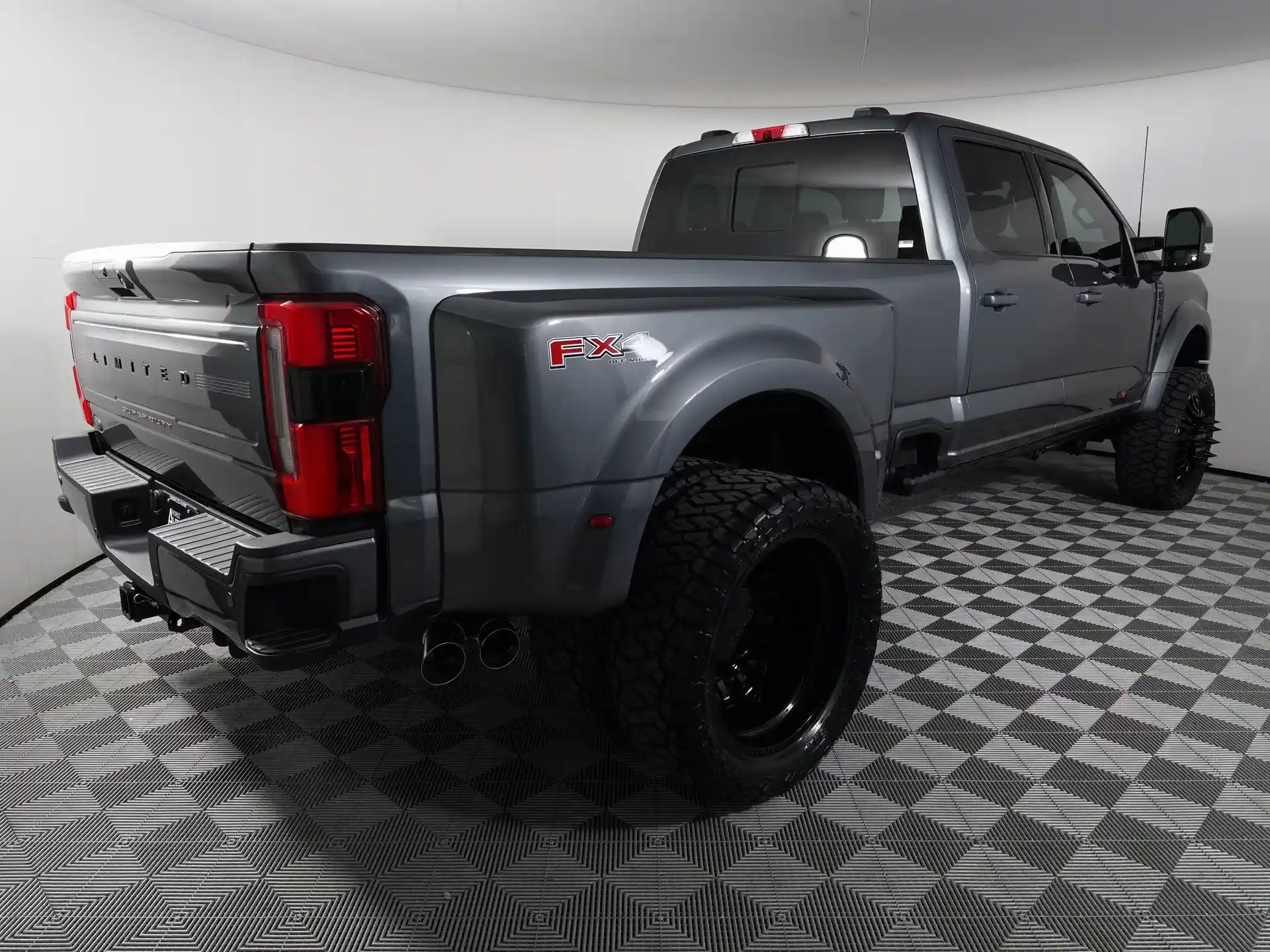 modified-2024-Ford-F-450-for-sale-07