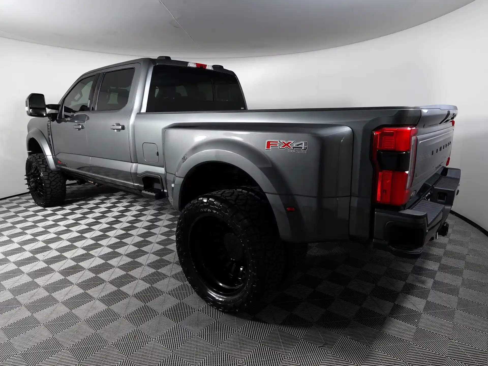 modified-2024-Ford-F-450-for-sale-10