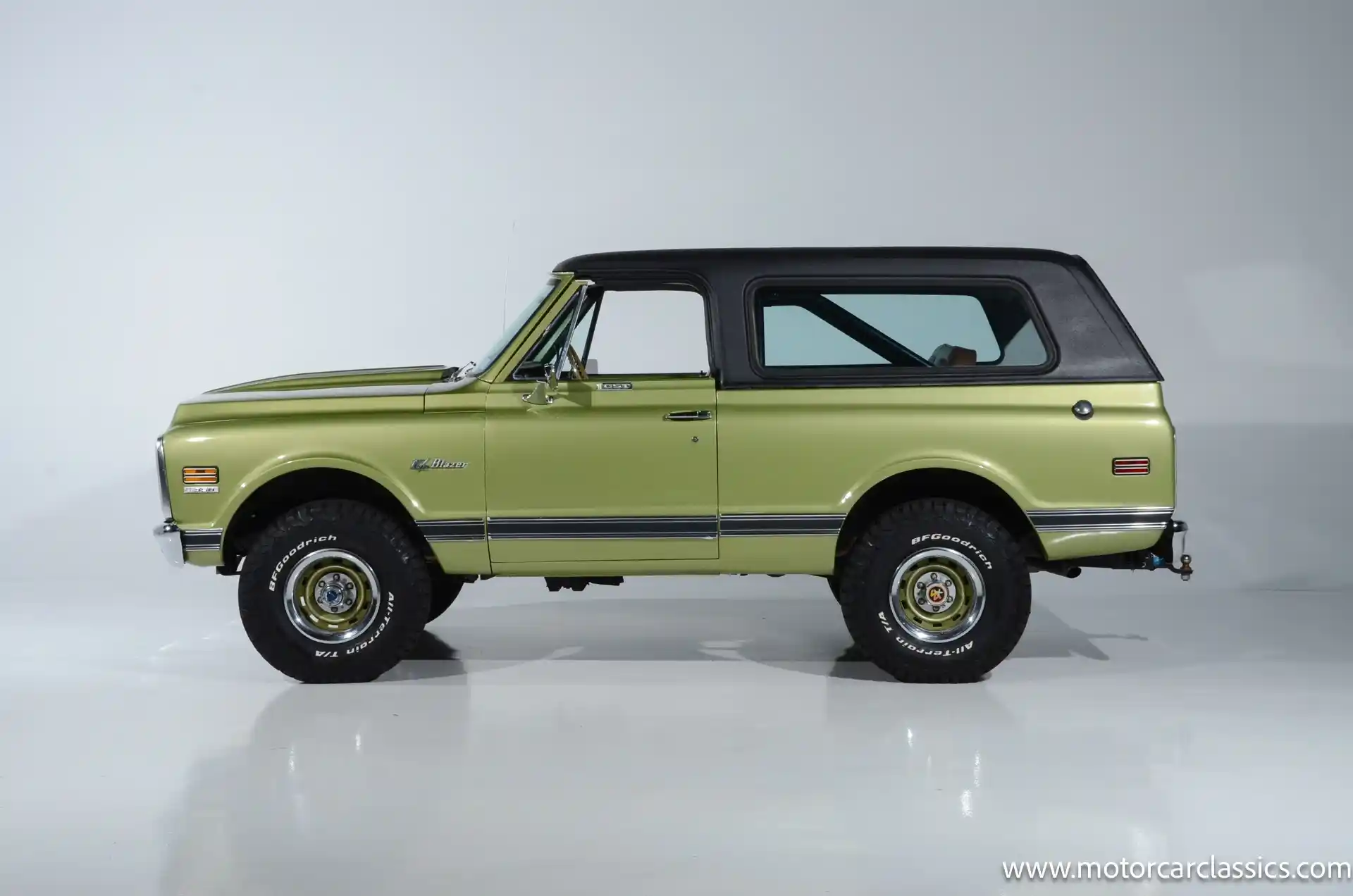 restored-1972-chevrolet-k5-blazer-for-sale-08