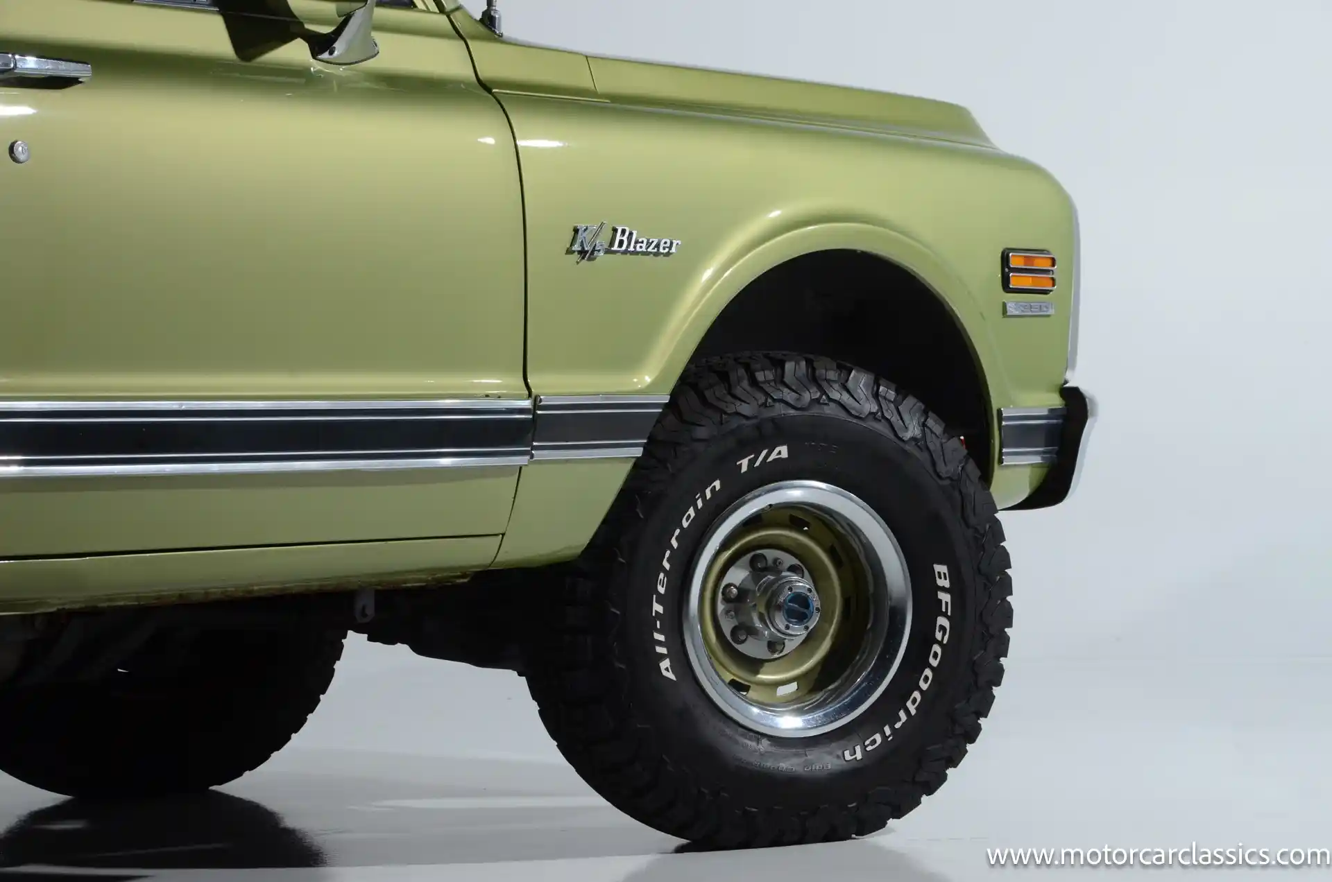 restored-1972-chevrolet-k5-blazer-for-sale-13