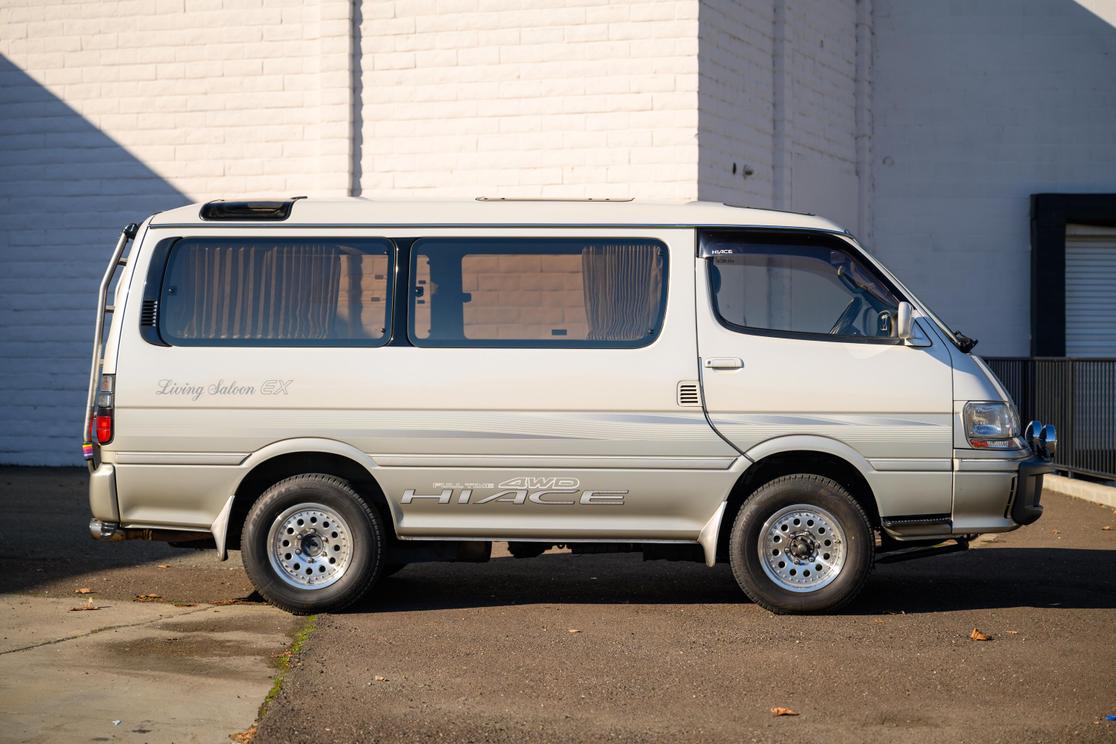 toyota-hiace-sacramento-califonia-03