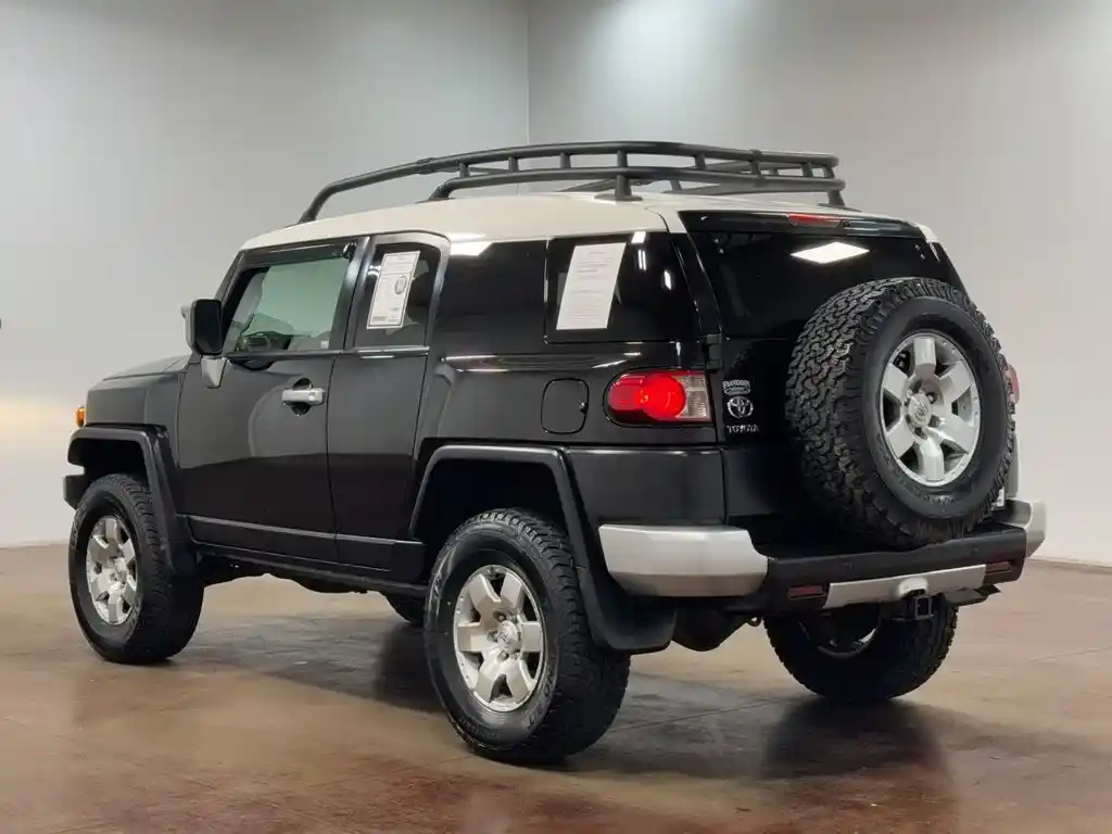 used-2007-toyota-fj-cruiser-base-4wd-4d-sport-utility-jtebu11f370015376-for-sale-03