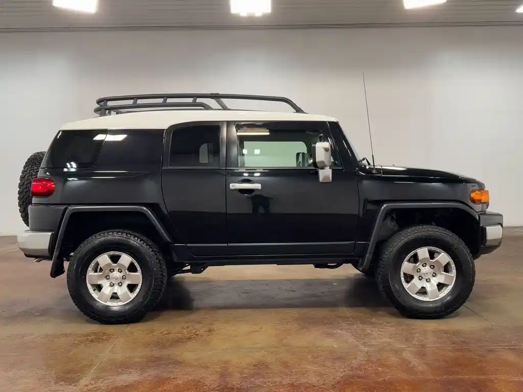 used-2007-toyota-fj-cruiser-base-4wd-4d-sport-utility-jtebu11f370015376for-sale-12