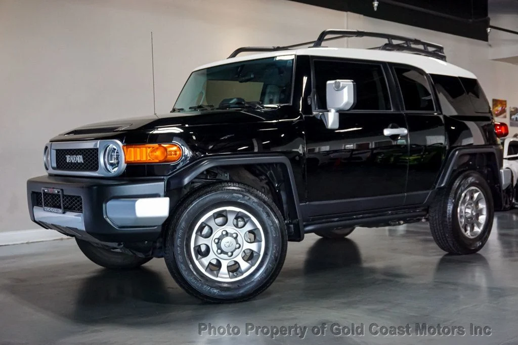 used-2012-toyota-fj_cruiser-6speedmanualonly24kmiles-for-sale-01