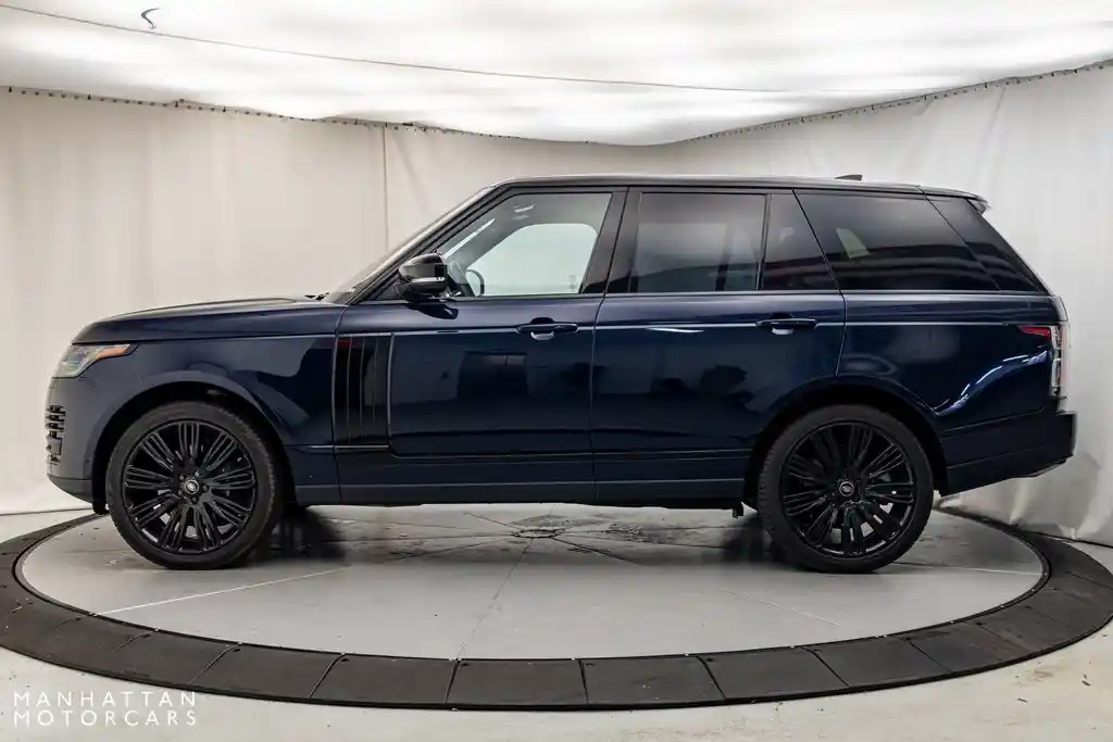 used-2022-land-rover-range-rover-westminster-for-sale-02