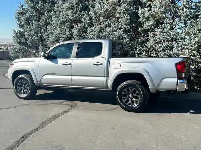 used-2023-toyota-tacoma-trd-off-road-for-sale-05