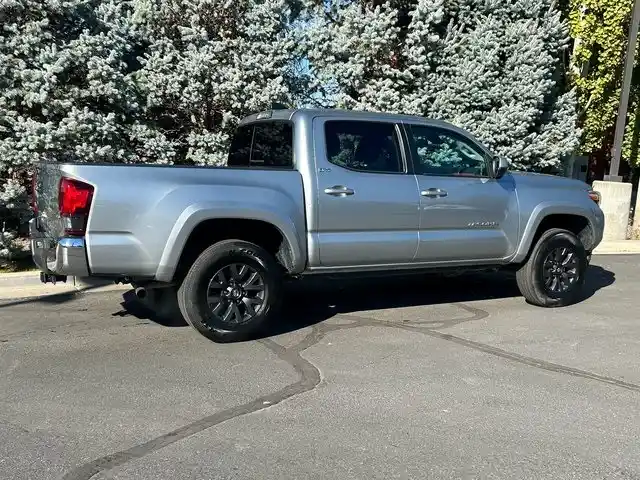 used-2023-toyota-tacoma-trd-off-road-for-sale-09