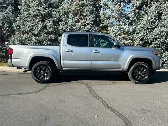 used-2023-toyota-tacoma-trd-off-road-for-sale-10