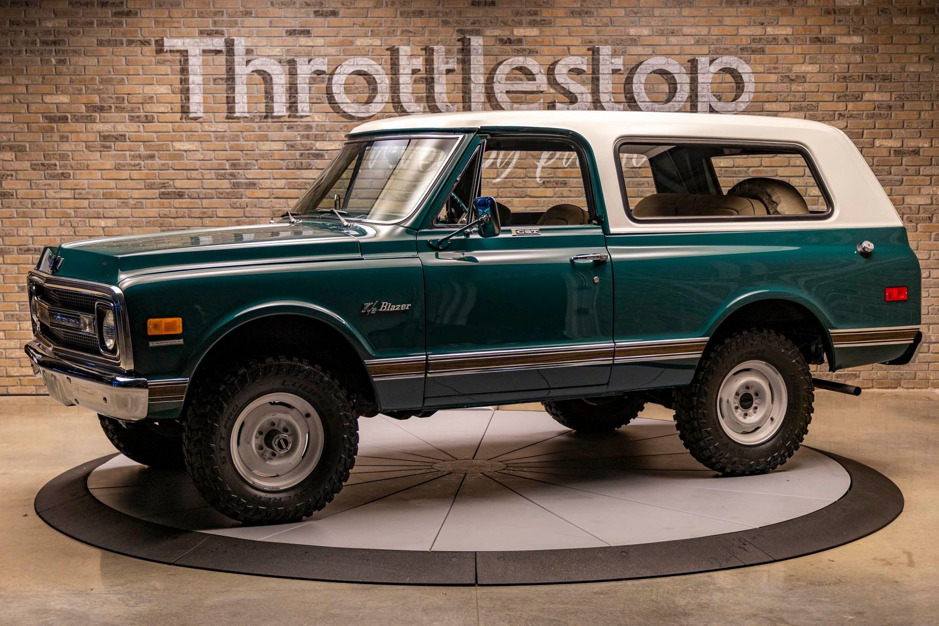 1969-chevrolet-blazer-k5-cst-for-sale-01