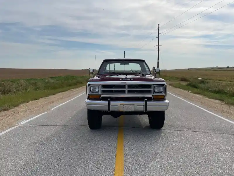 1987-Dodge-DW-Series-Pickup-2-dr-for-sale-in-Clarence-IA-02