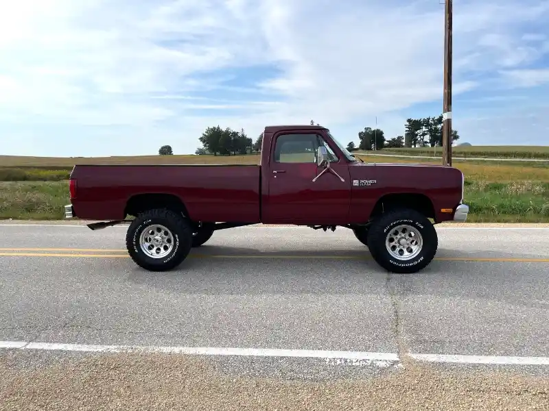 1987-Dodge-DW-Series-Pickup-2-dr-for-sale-in-Clarence-IA-04