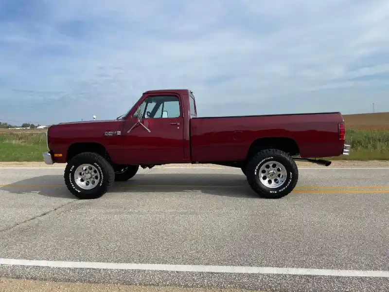 1987-Dodge-DW-Series-Pickup-2-dr-for-sale-in-Clarence-IA-05