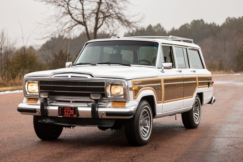 1989-jeep-grand-wagoneer-base-4wd-for-sale-01