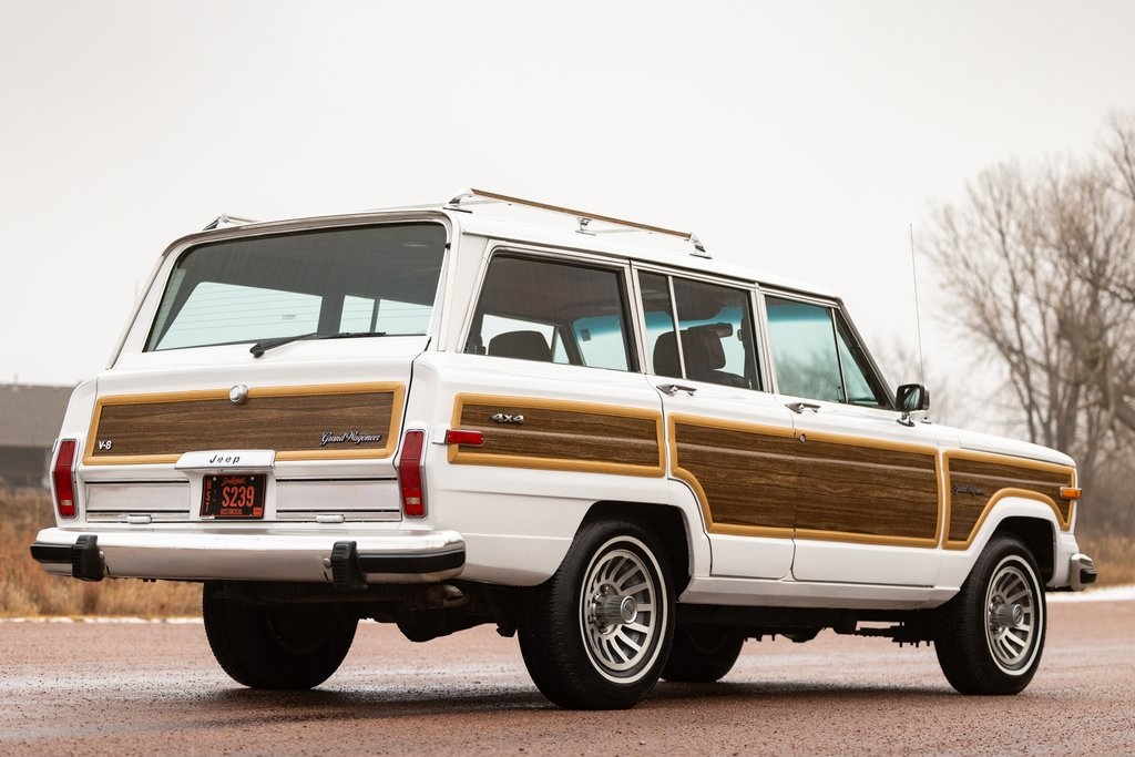 1989-jeep-grand-wagoneer-base-4wd-for-sale-03