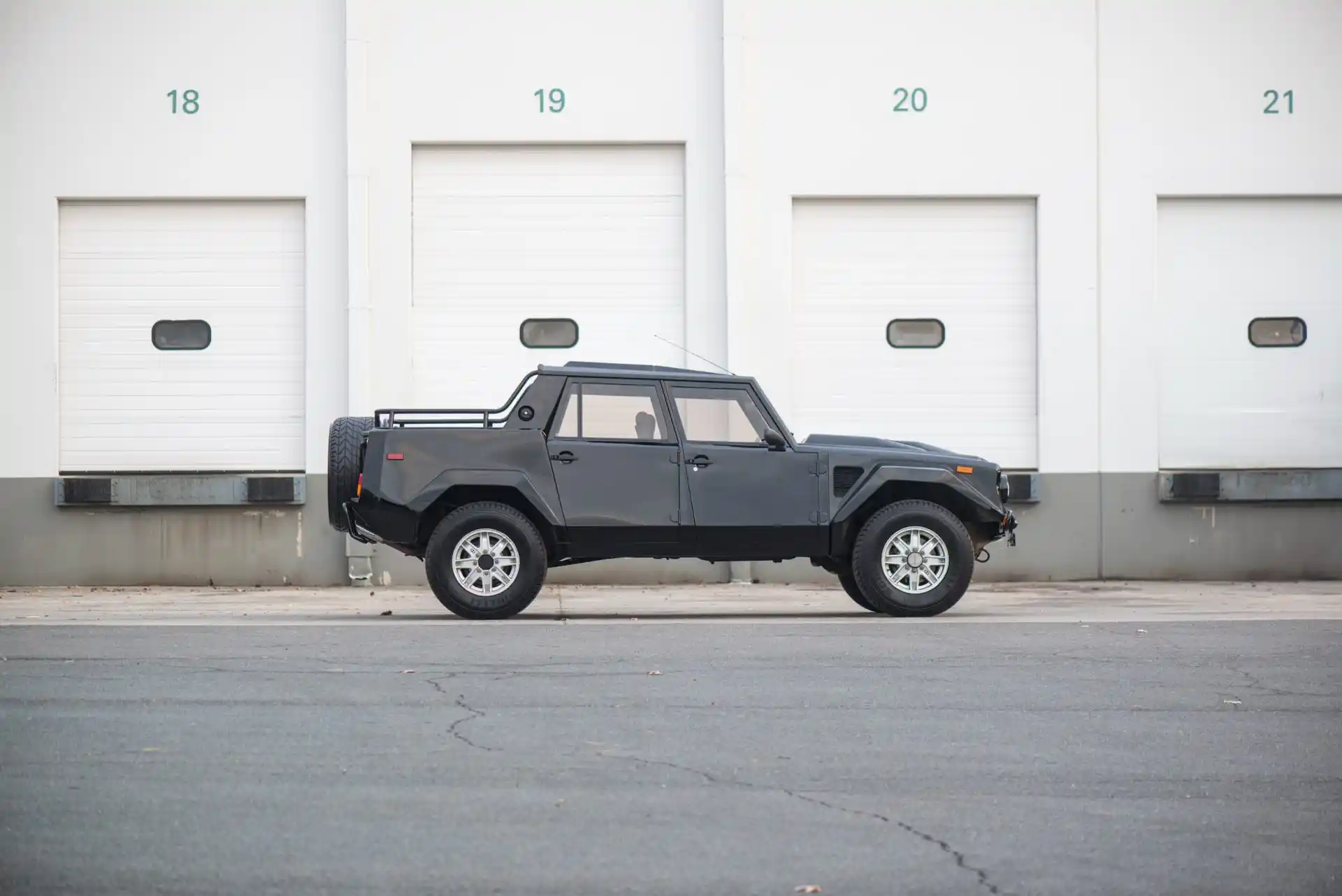 1993-lamborghini-lm002-ZA9LU45AXLLA12291-for-sale-02