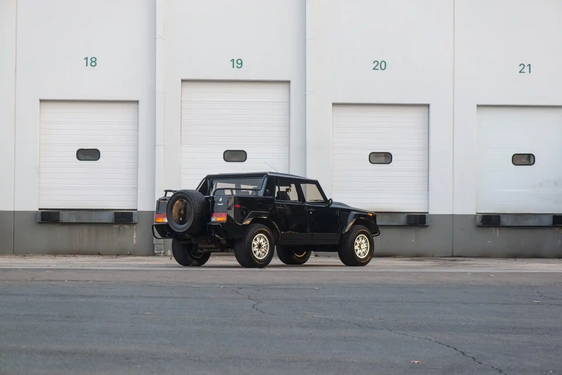 1993-lamborghini-lm002-ZA9LU45AXLLA12291-for-sale-03