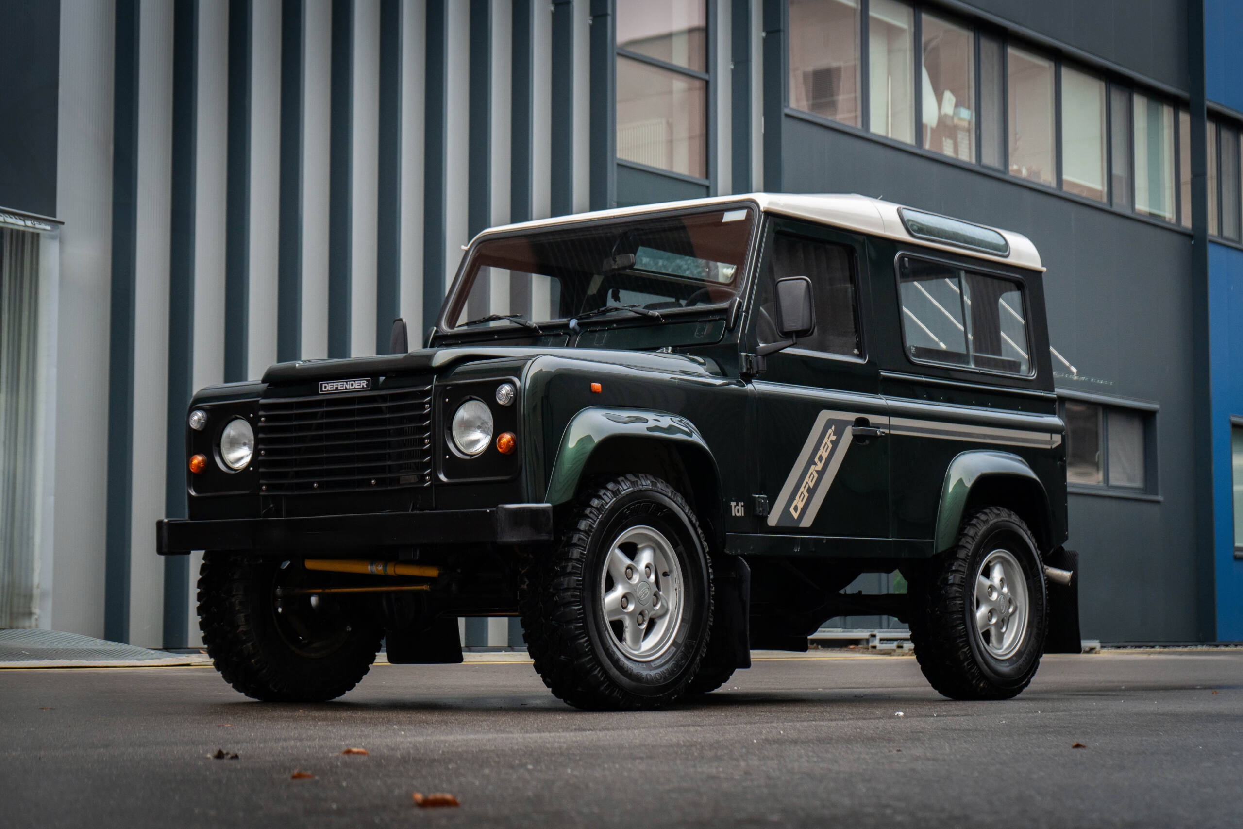 1995-land-rover-defender-90-for-sale-01