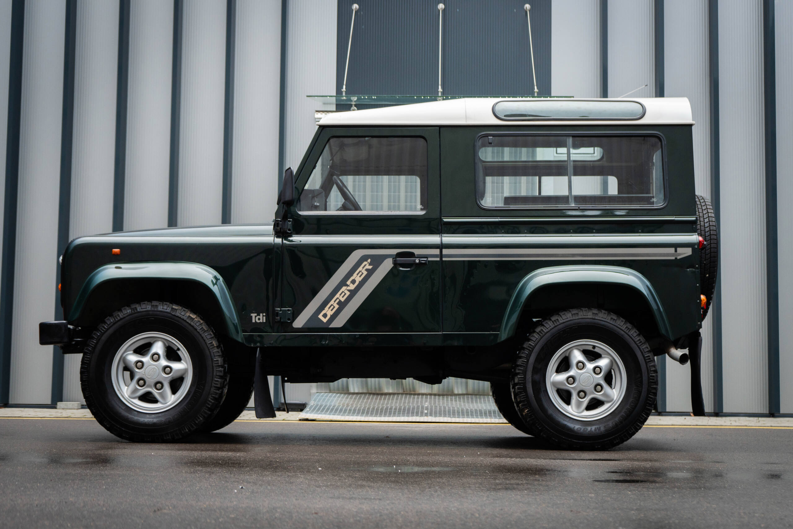 1995-land-rover-defender-90-for-sale-07