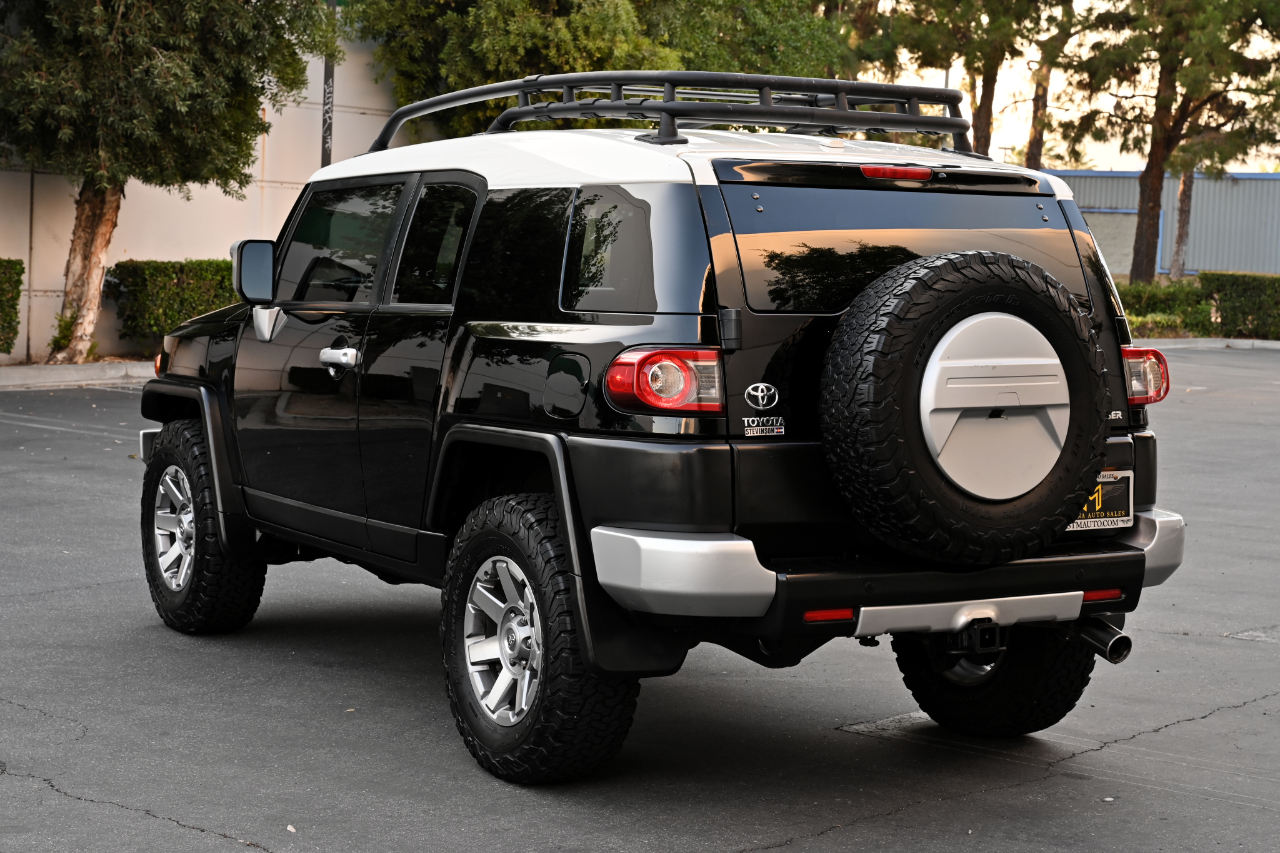 2014-toyota-fjcruiser-for-sale-california-02