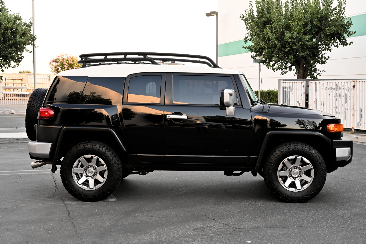 2014-toyota-fjcruiser-for-sale-california-05