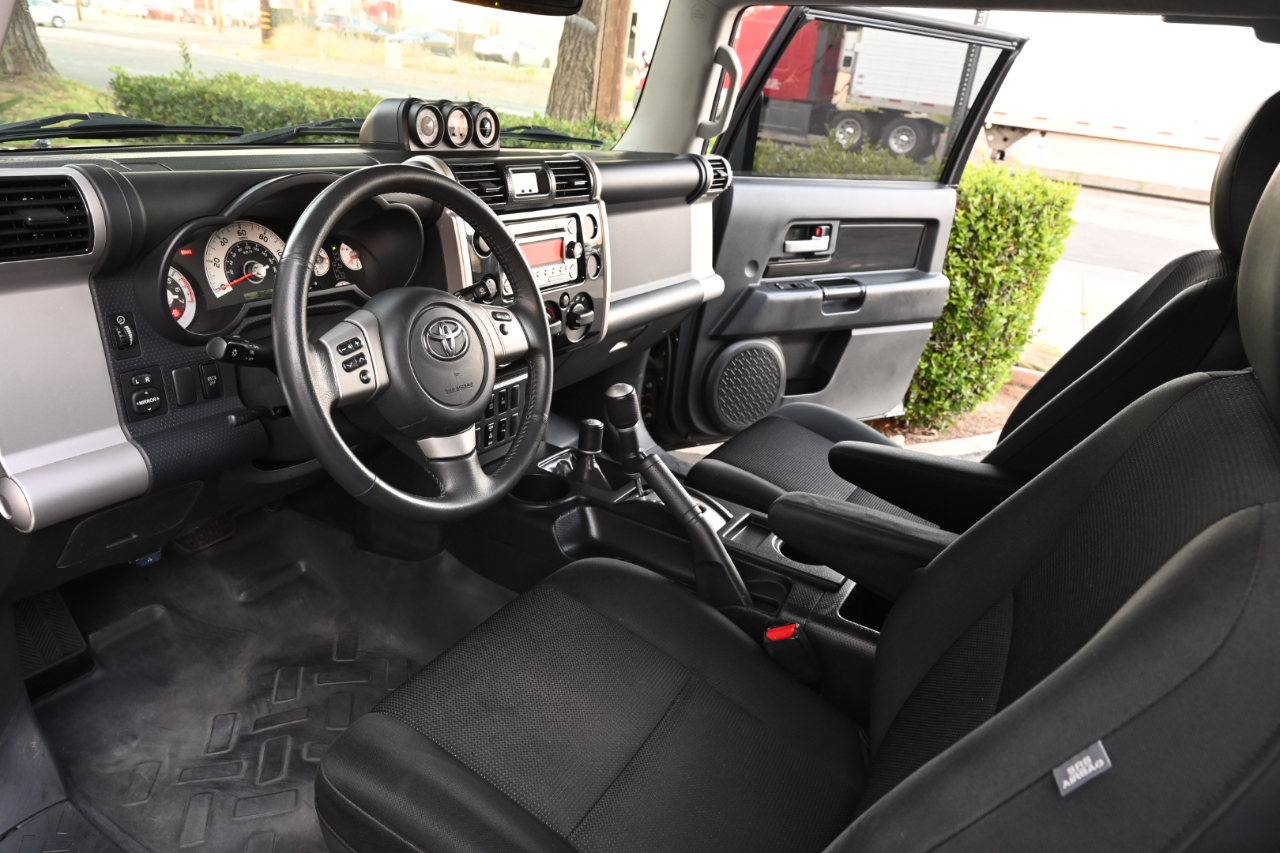 2014-toyota-fjcruiser-for-sale-california-09