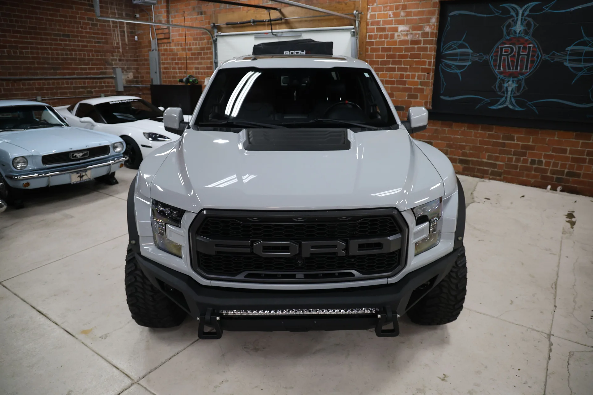 2017-ford-f150-raptor-wide-body (3)