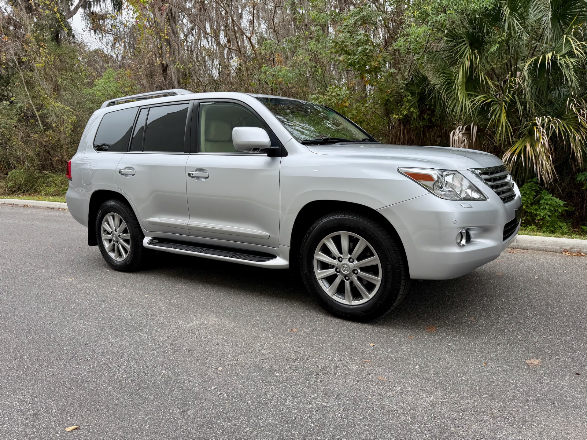 Used-2010-Lexus-LX-570-MERCURY-SILVER-BEAUTIFUL!-1735326720