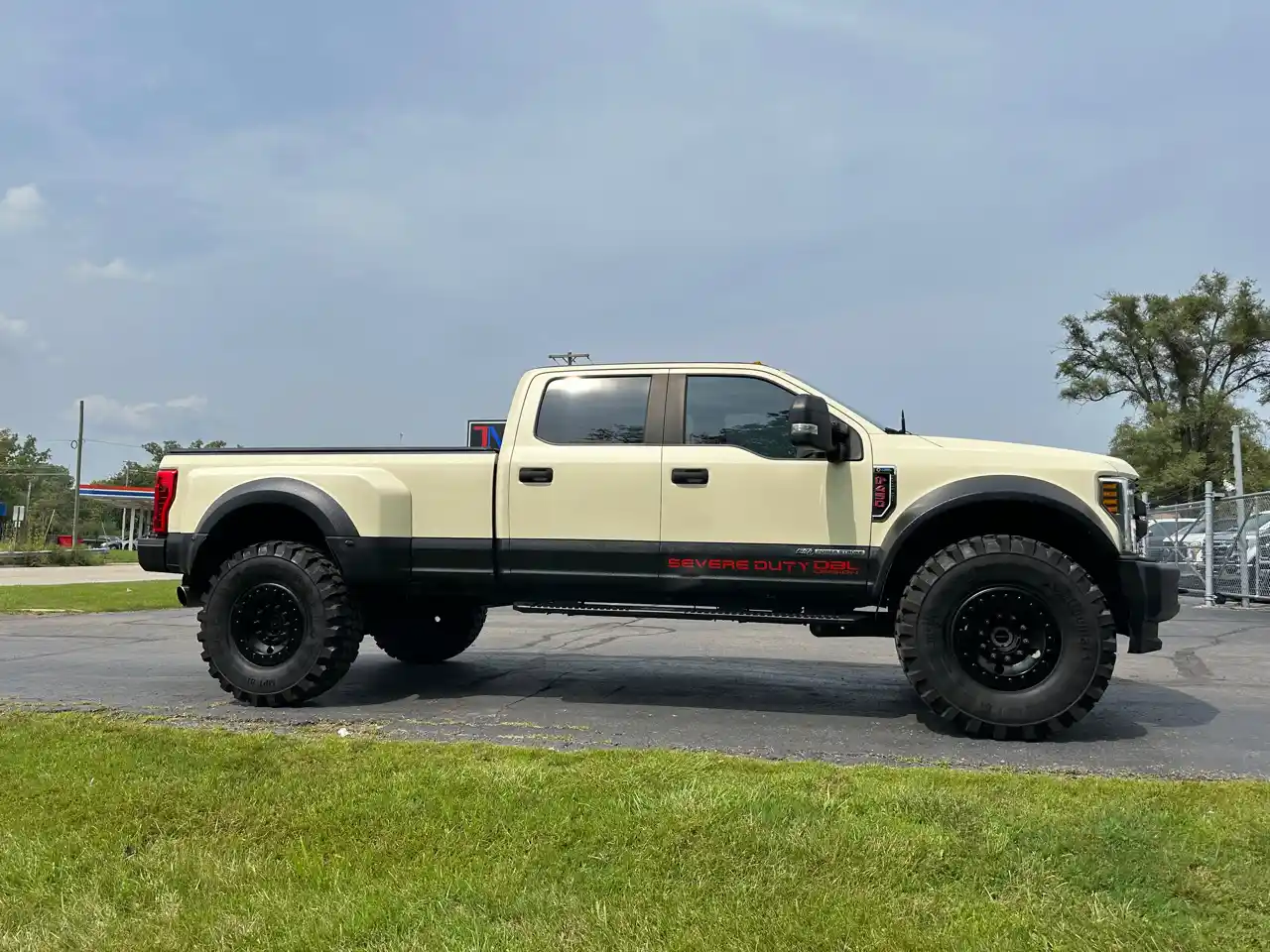 Used-2019-Ford-F450-SD-Crew-Cab-4WD-DRW-for-sale-in-Flint-MI-01