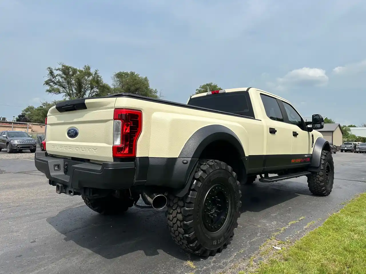 Used-2019-Ford-F450-SD-Crew-Cab-4WD-DRW-for-sale-in-Flint-MI-02