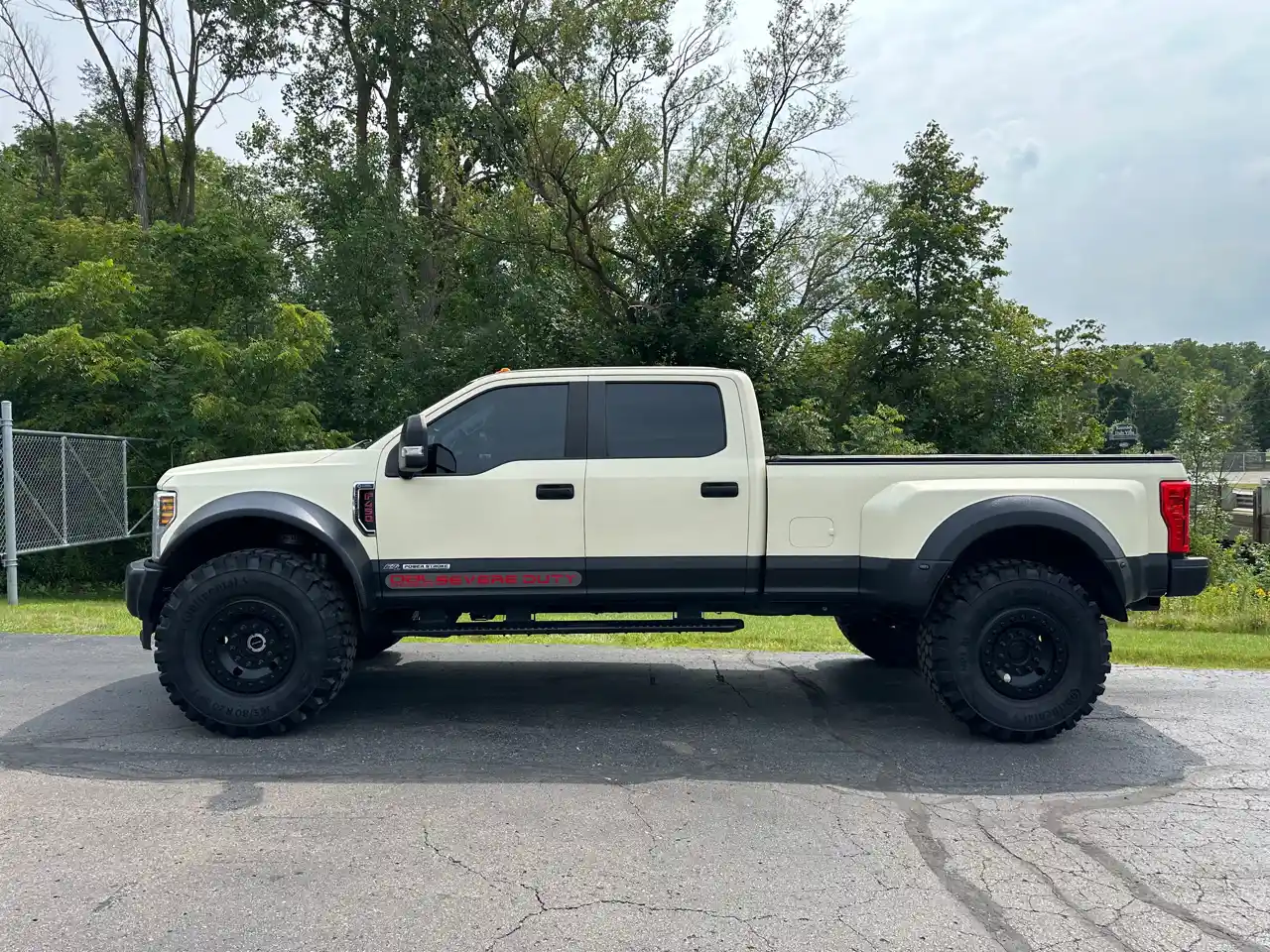 Used-2019-Ford-F450-SD-Crew-Cab-4WD-DRW-for-sale-in-Flint-MI-04