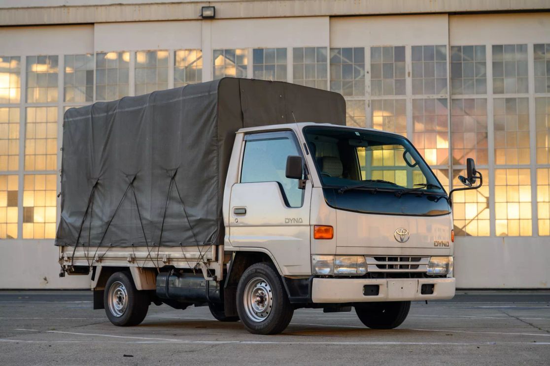 toyota-dyna-truck-for-sale-01