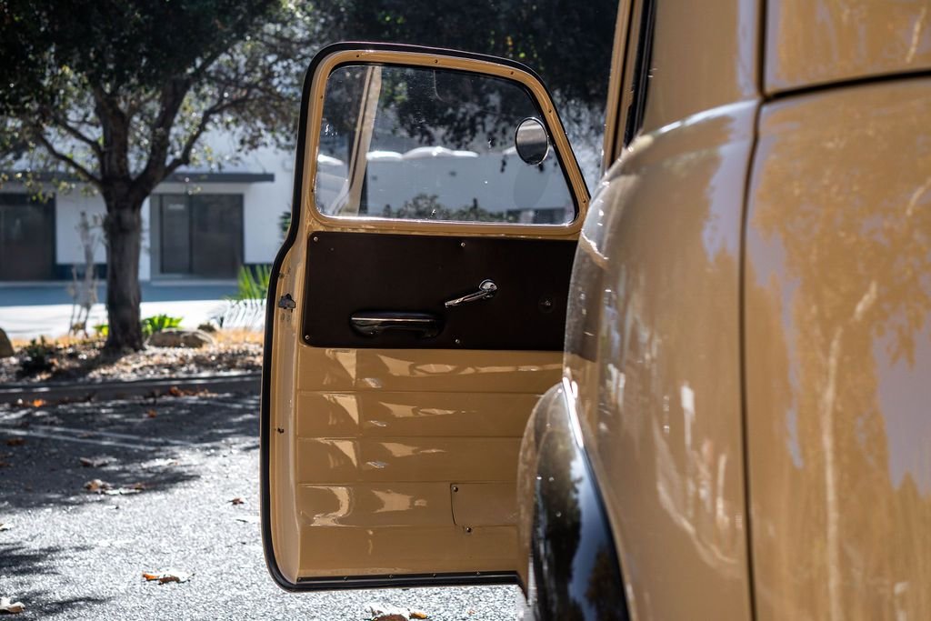 1949-chevrolet-suburban-for-sale-laguna-beach-ca-28