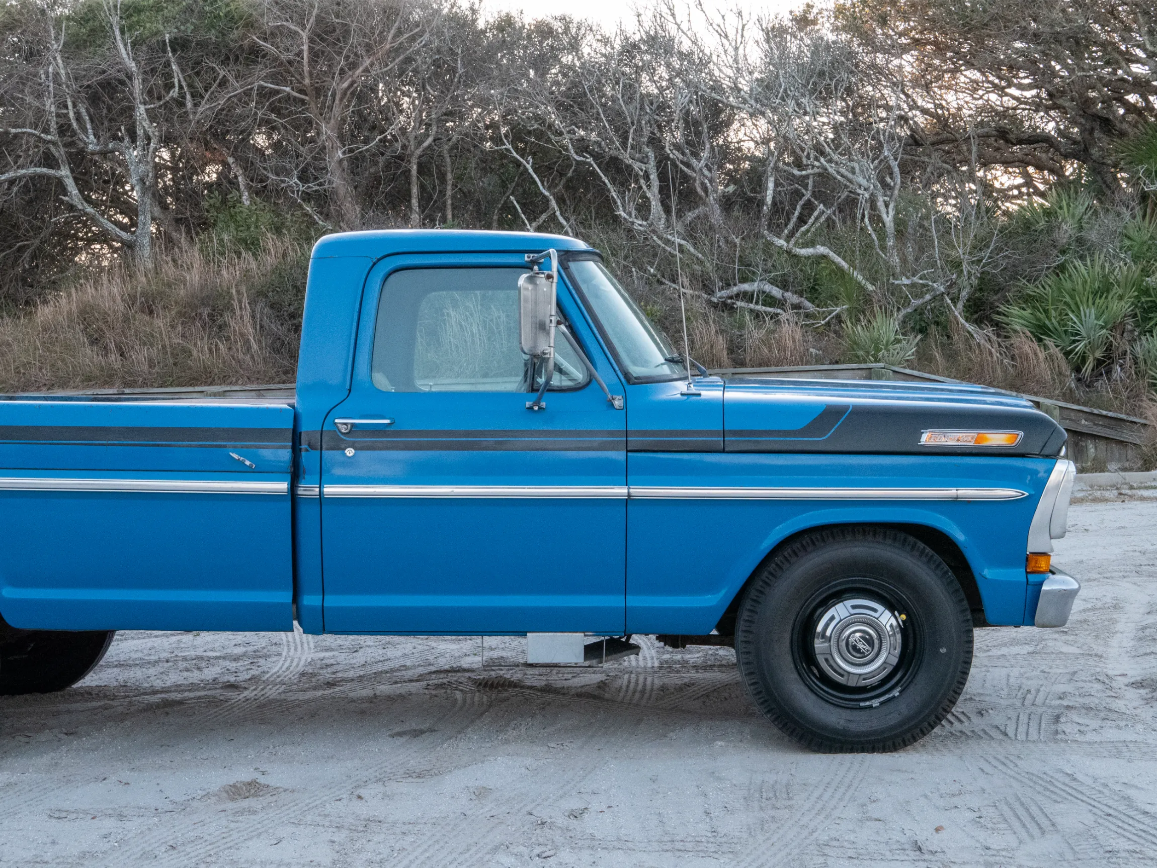 1972-Ford-F-250-for-sale-brown-co-motorcars-17