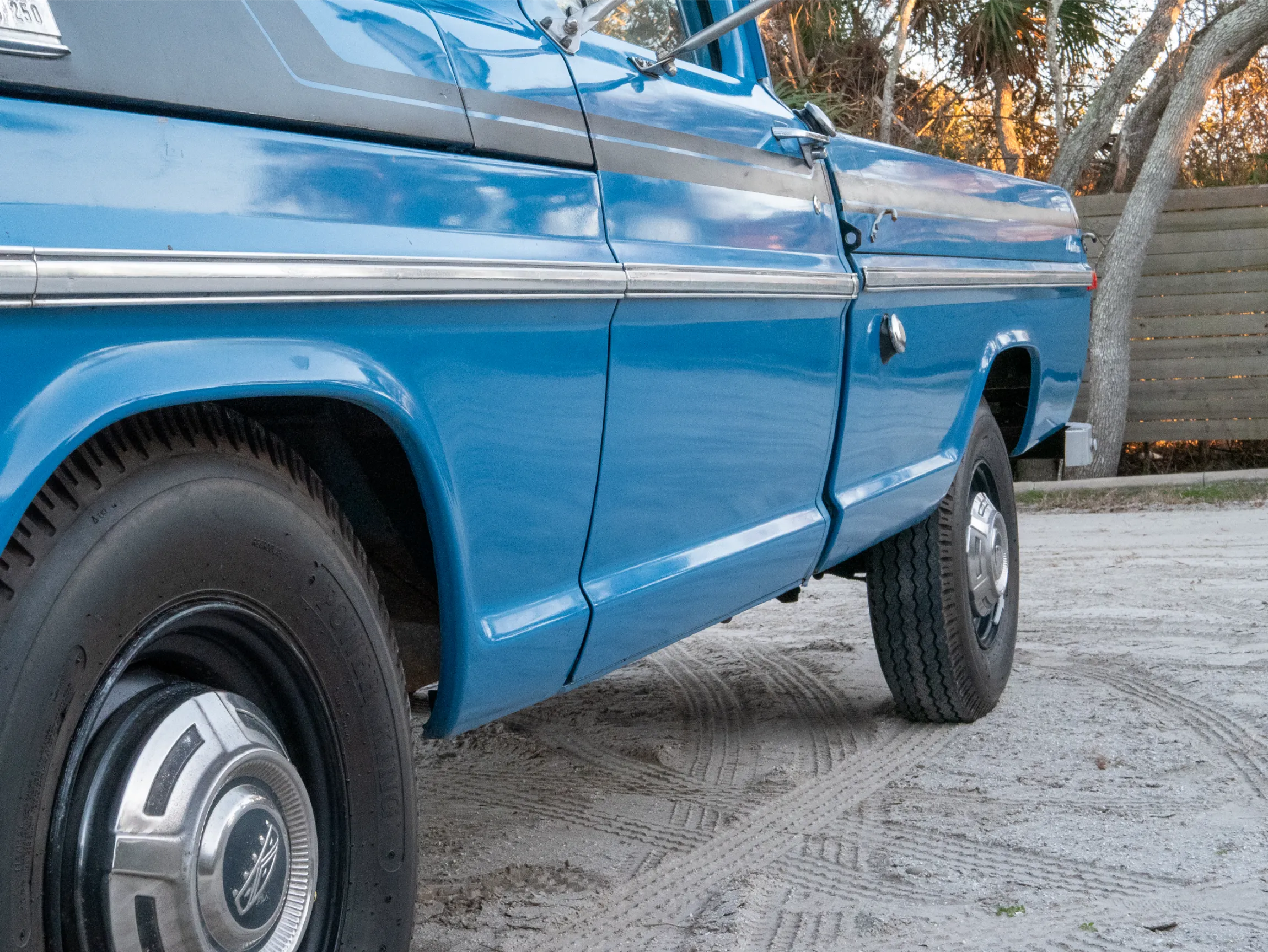 1972-Ford-F-250-for-sale-brown-co-motorcars-32