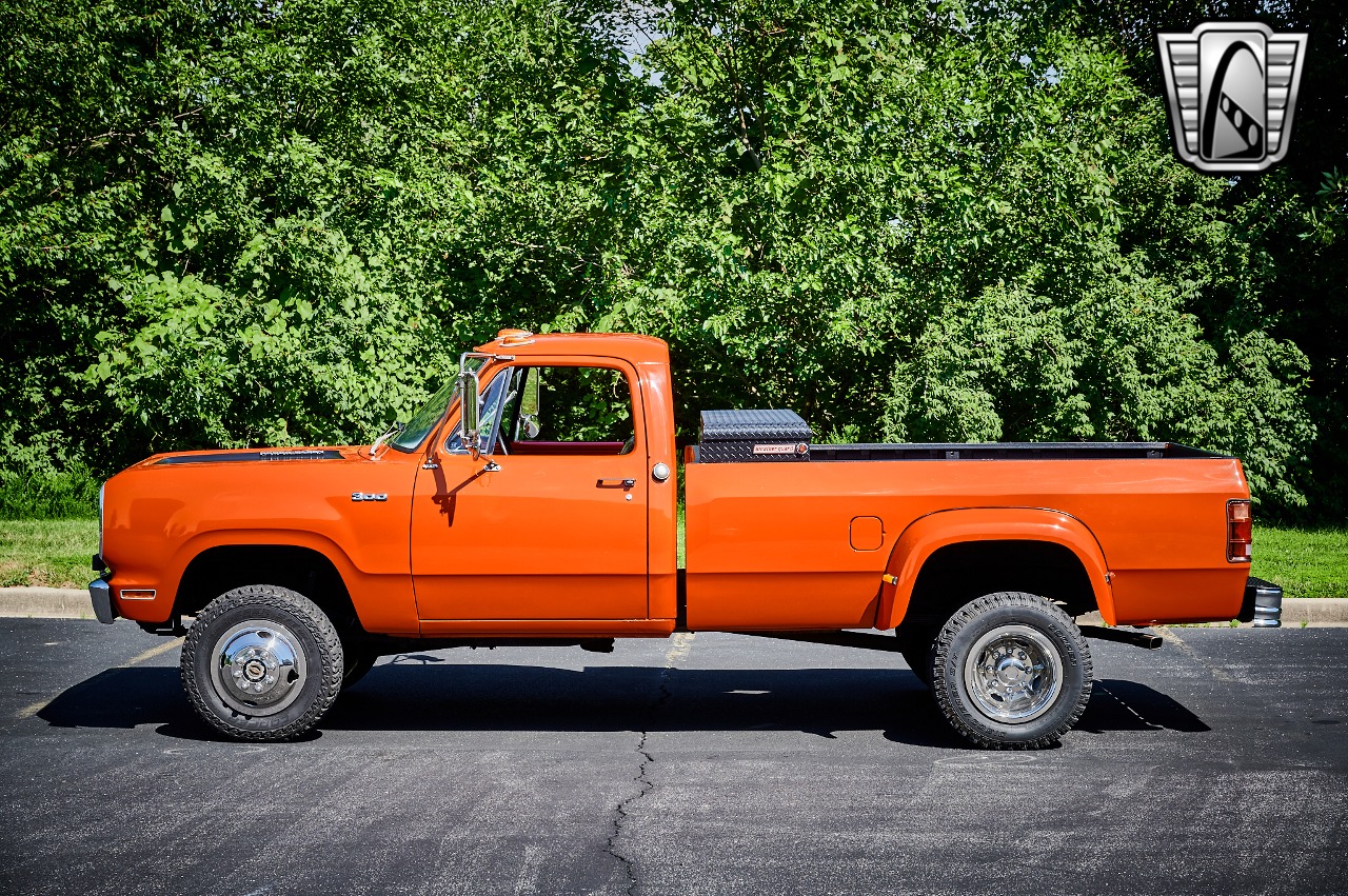 1973-dodge-power-wagon-for-sale-03