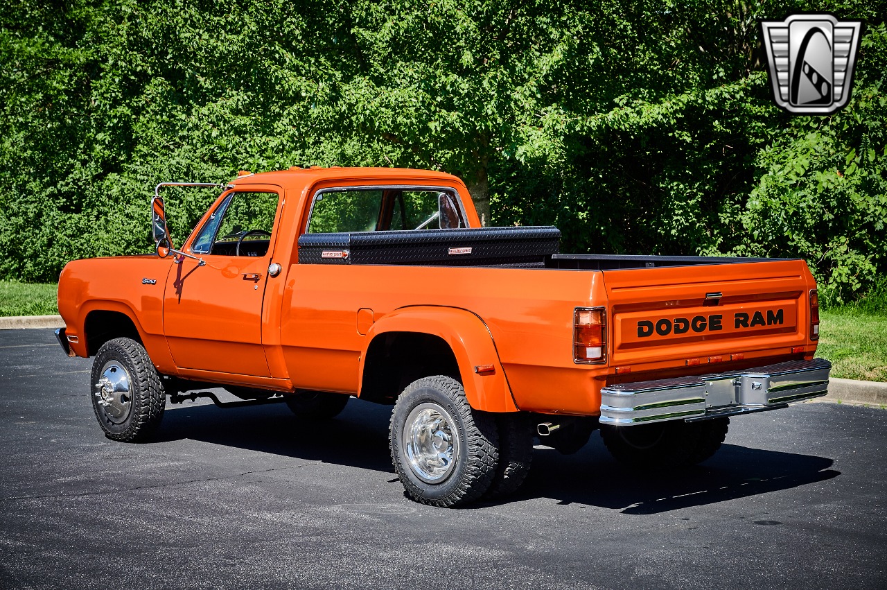 1973-dodge-power-wagon-for-sale-04