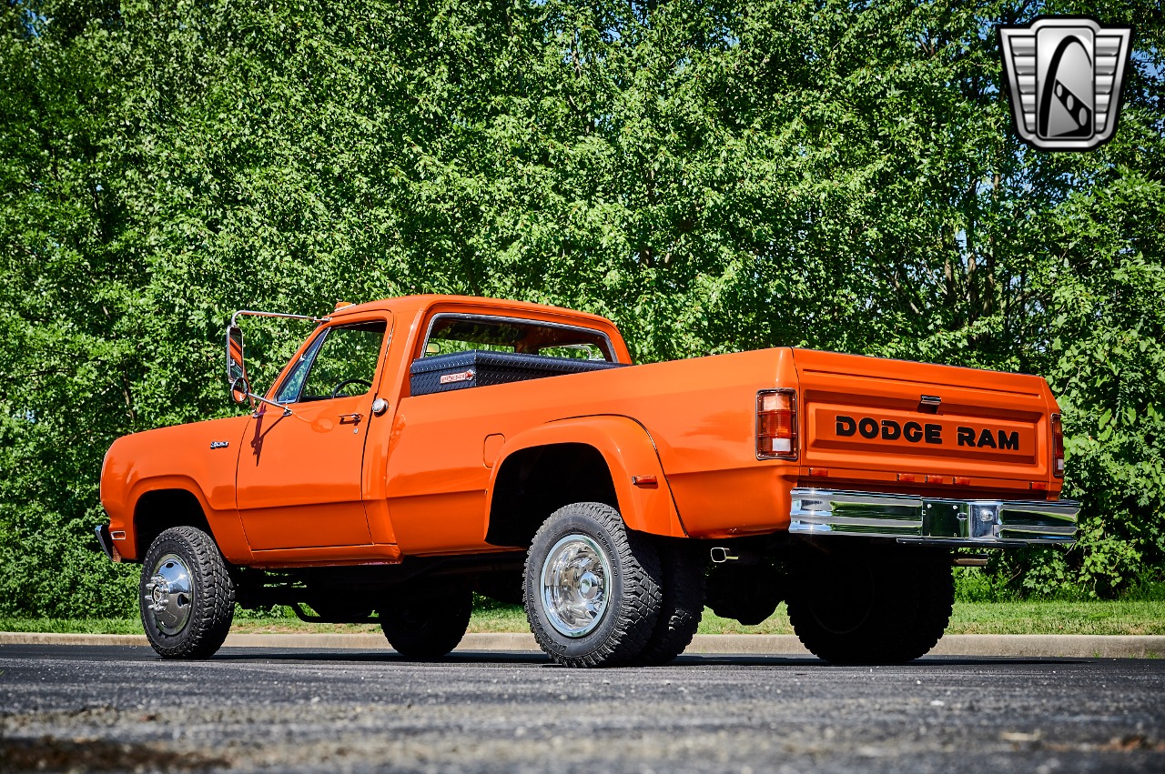 1973-dodge-power-wagon-for-sale-05