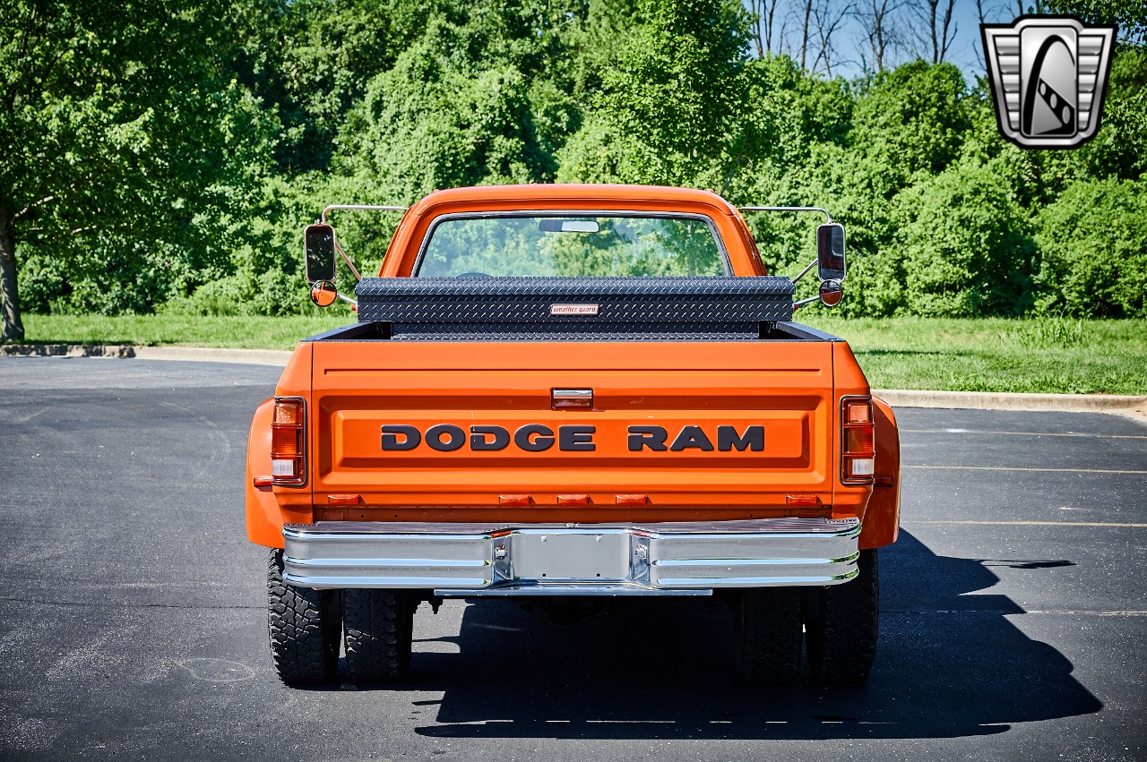 1973-dodge-power-wagon-for-sale-06