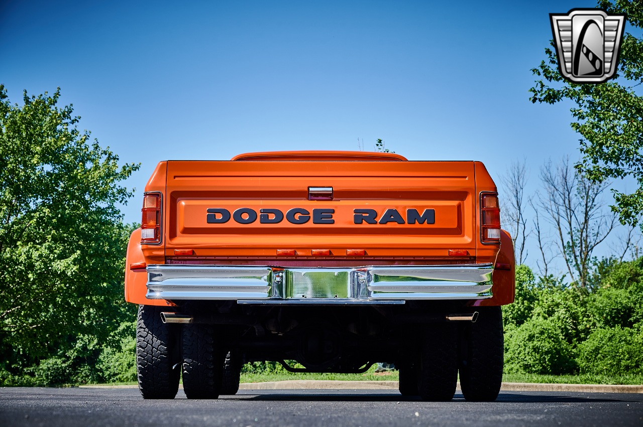 1973-dodge-power-wagon-for-sale-07