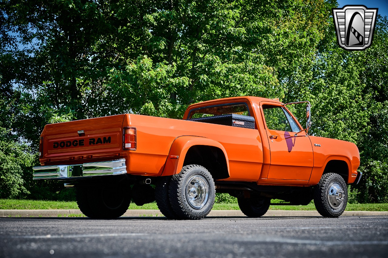 1973-dodge-power-wagon-for-sale-08