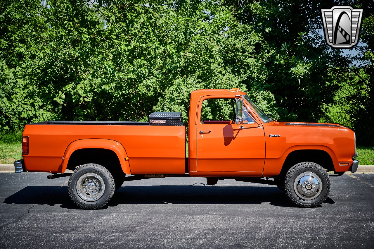 1973-dodge-power-wagon-for-sale-09