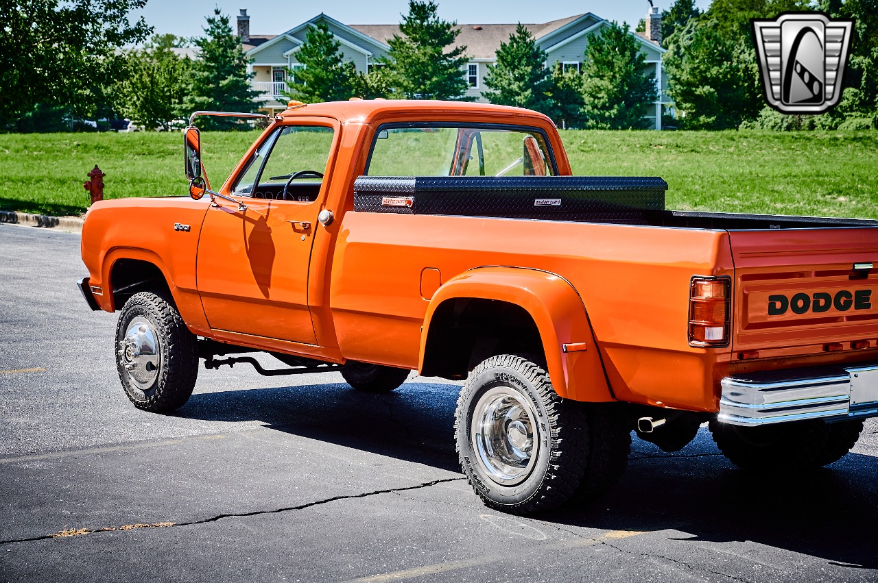 1973-dodge-power-wagon-for-sale-13