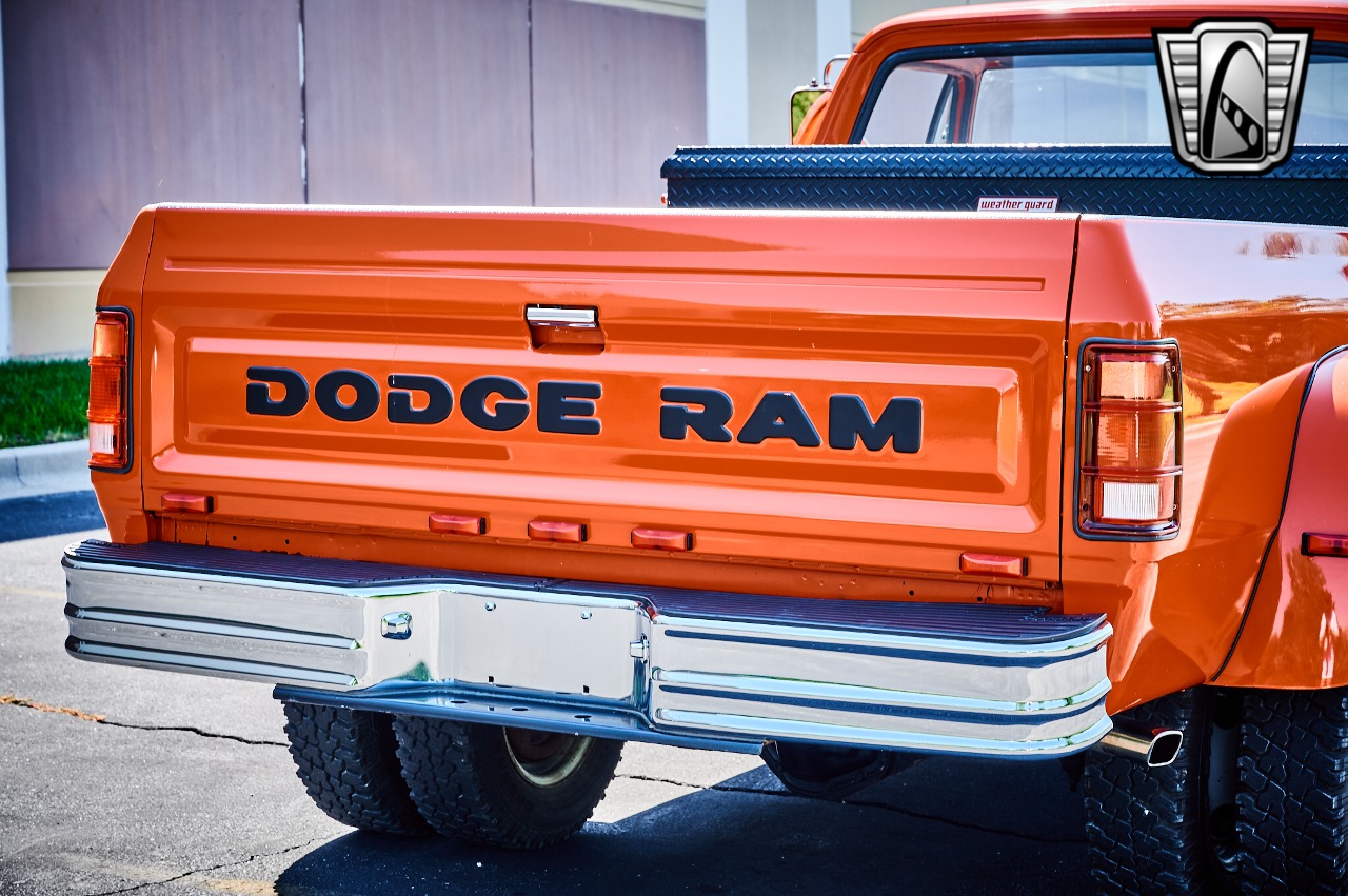 1973-dodge-power-wagon-for-sale-15