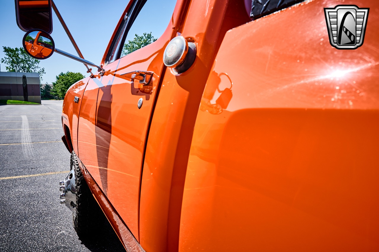 1973-dodge-power-wagon-for-sale-21