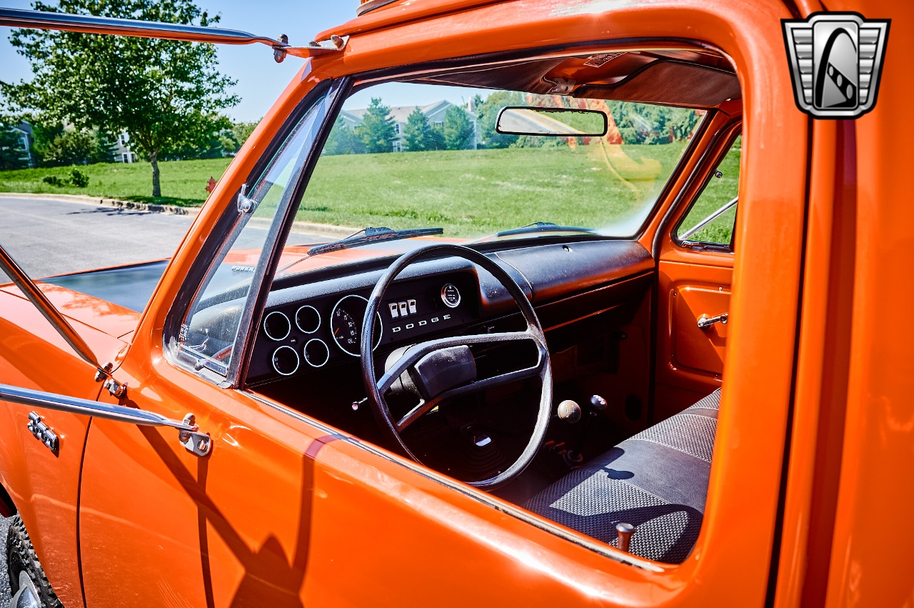 1973-dodge-power-wagon-for-sale-22