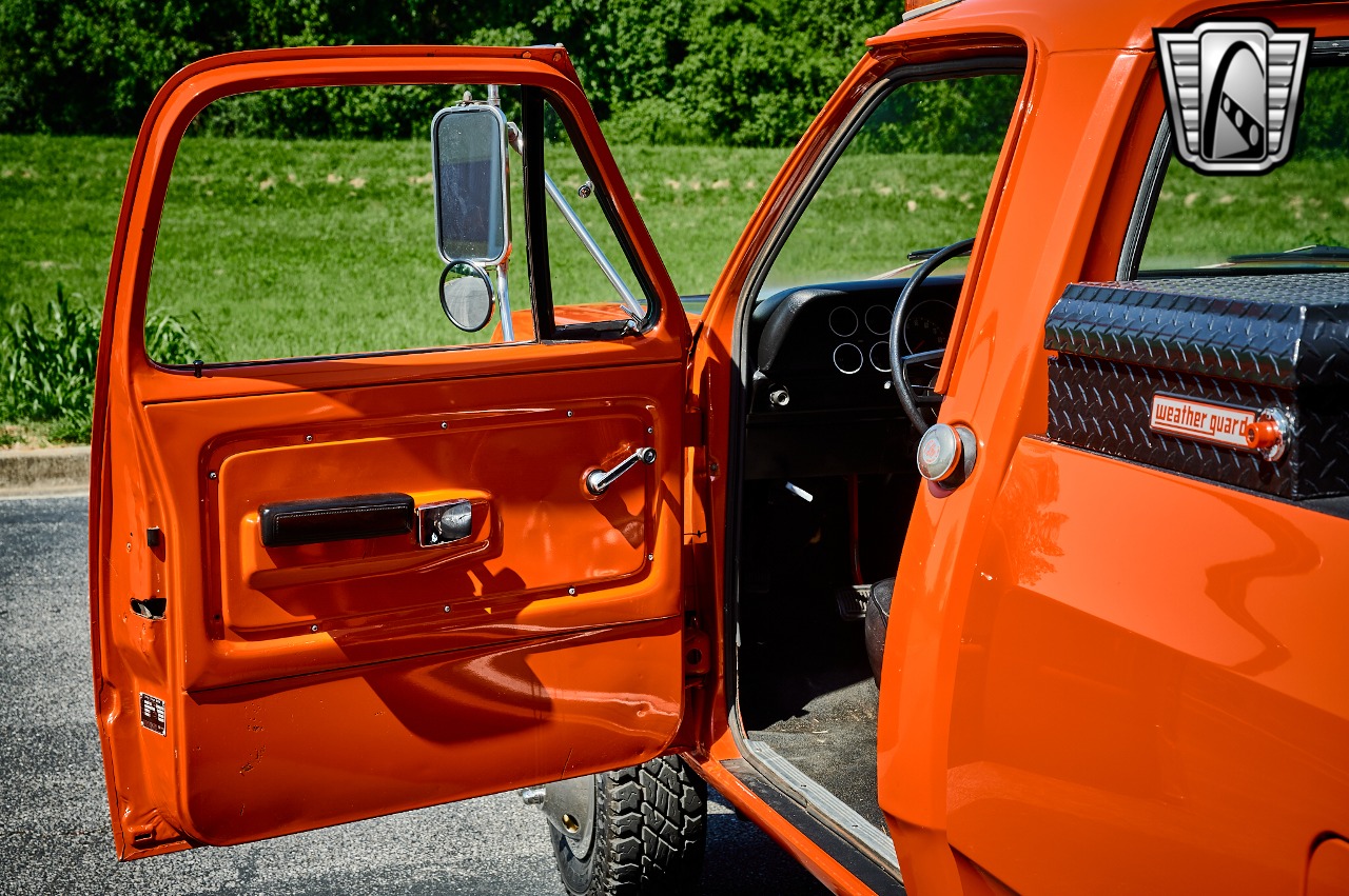 1973-dodge-power-wagon-for-sale-27