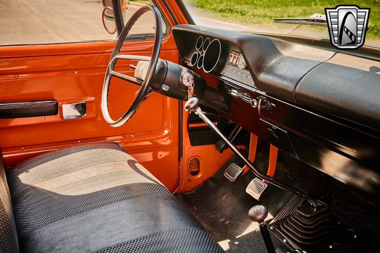 1973-dodge-power-wagon-for-sale-39