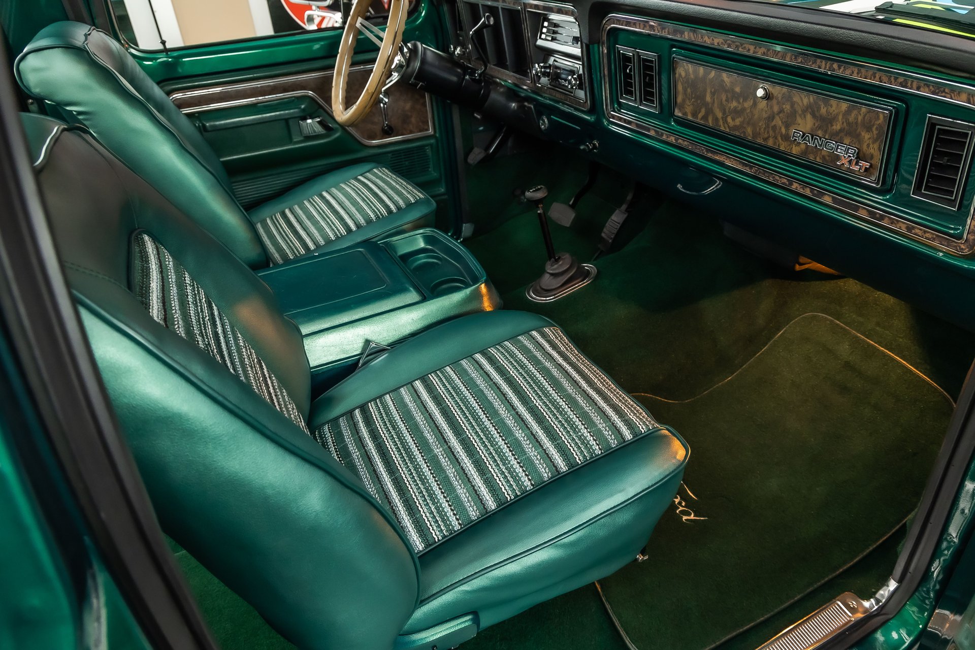 1978-ford-bronco-restomod-4x4-for-sale-plymouth-mi-26